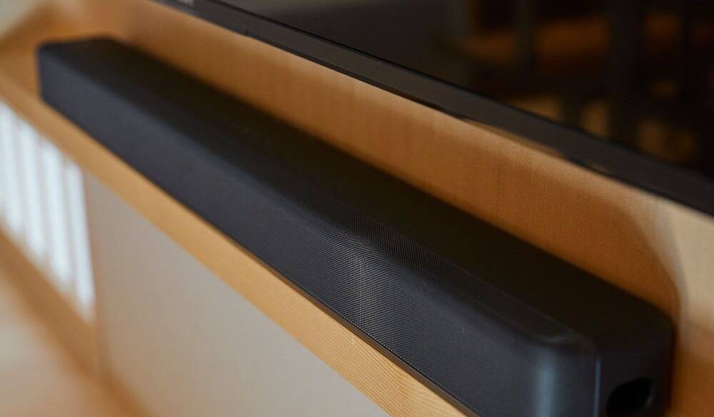 テレビ前のサウンドバー / 2