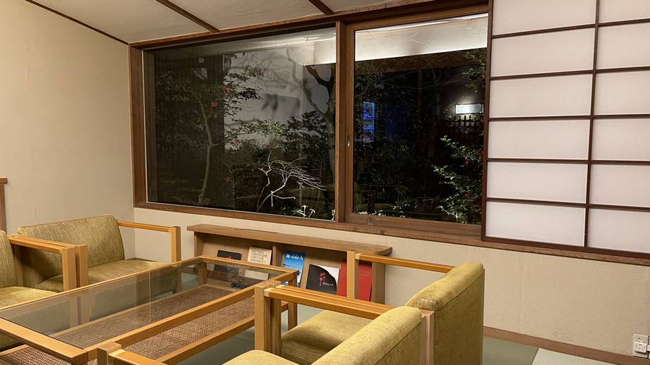 談話室 いろはもみじ / 2