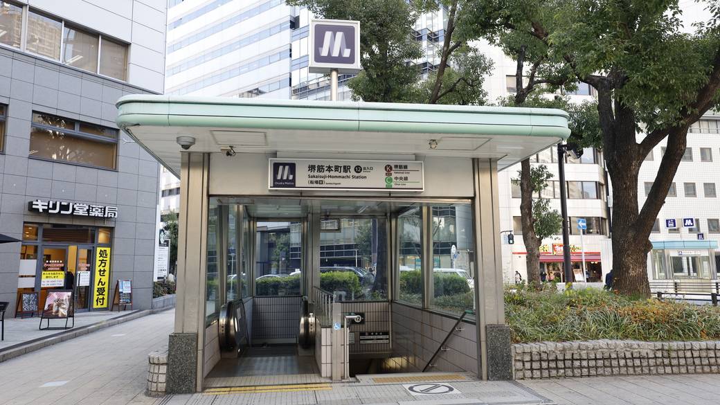 堺筋本町駅 12号出入口付近 / 1