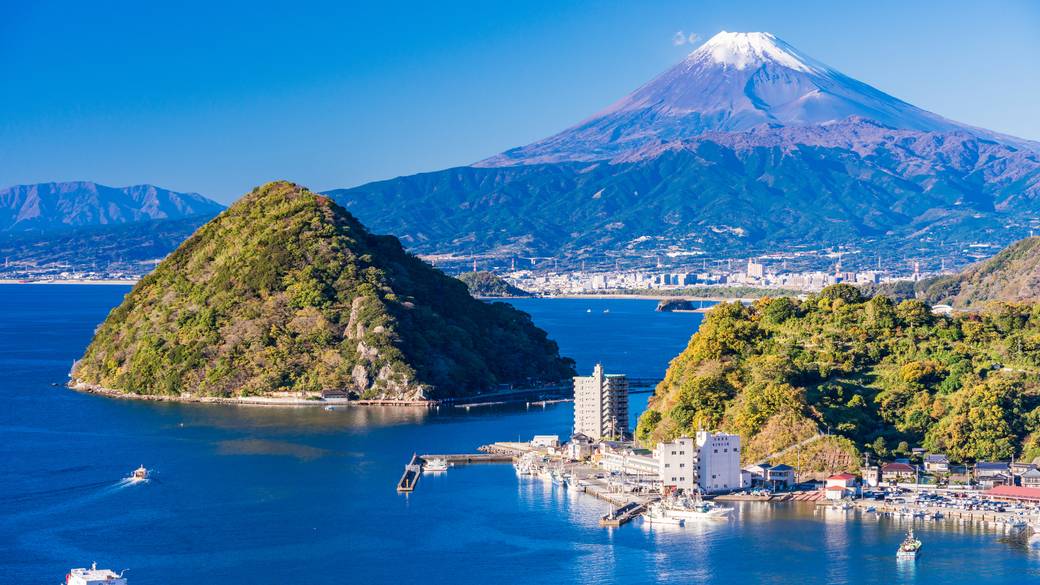 駿河湾と富士山を望む
伊豆・三津へ出発 / 1