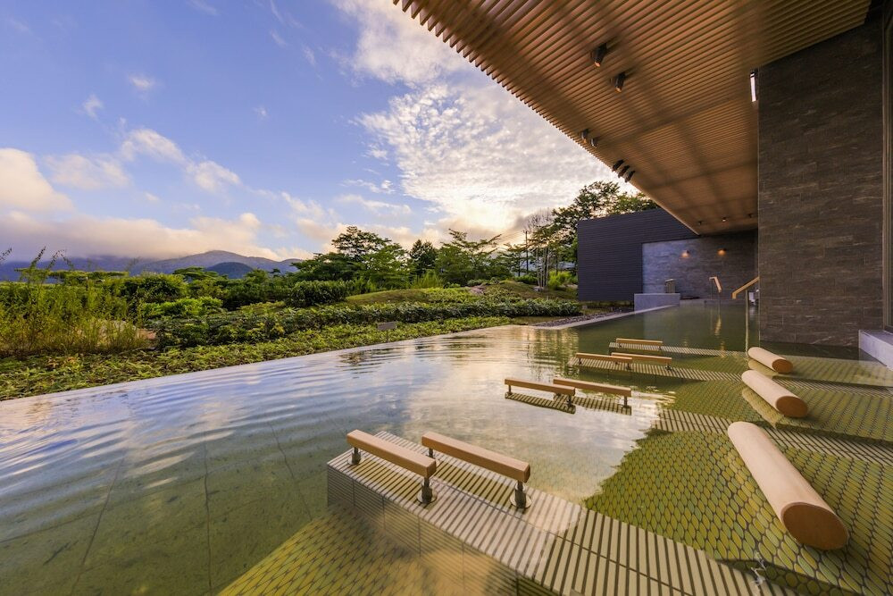 「水盤テラス」からの芦ノ湖の絶景は感動もの3482596