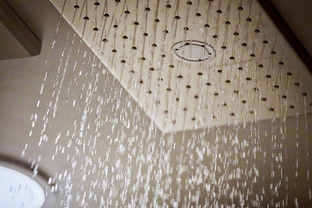 バスルームのシャワー