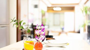 客室内のダイニングエリア / 6