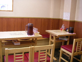 「手打ちうどん 紅屋」内観 1202410 