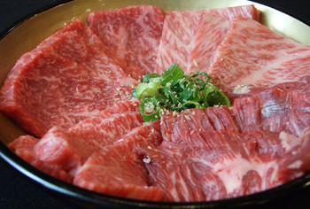 「わしの肉」料理 921777 霜降り・赤身のお肉がバランス良く4種類入っています。特選赤身 金ミックス 250g 1700円
