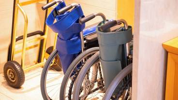 お客様用の車椅子 / 1