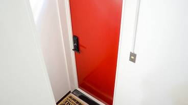 施設の入り口 / 2