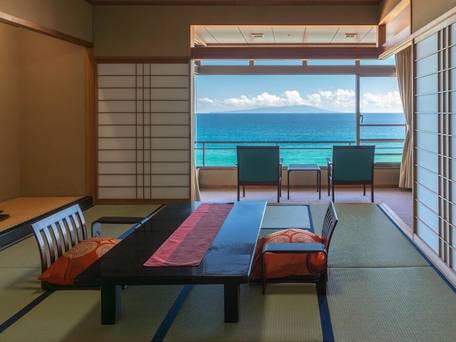 伊豆大島を正面に臨む 眺望絶佳の宿 熱川館 / 1