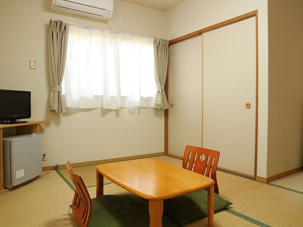 客室内のダイニングエリア