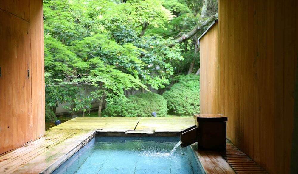 本館の客室露天風呂一例① / 1