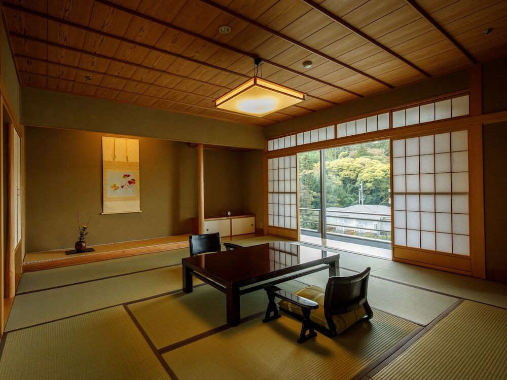 5.有馬温泉の名湯でくつろぐ宿「中の坊瑞苑」/有馬温泉4240048