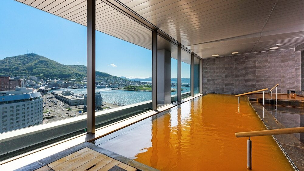 朝からスパークリングワインと生ハムで優雅な気分に♪4769509