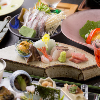 わずか9室。静かな場所で温泉＆美食に癒される宿4254299