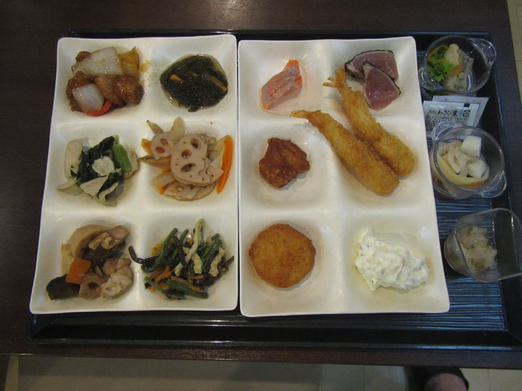 お食事は朝夕ともバイキング