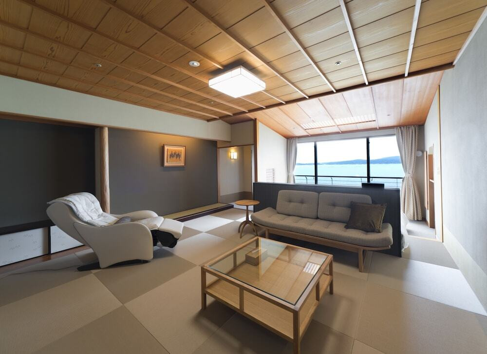 七尾湾に浮かんでいるような気分になれる上質な宿3515217