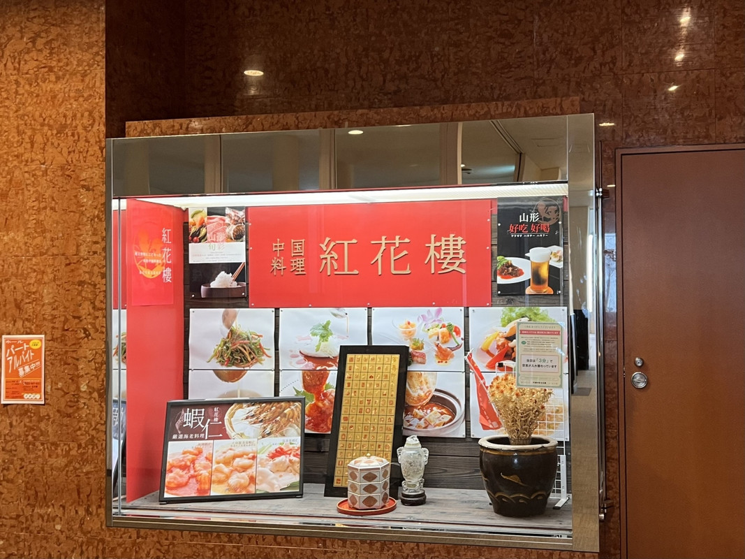 こちらの食堂で朝食を頂きます