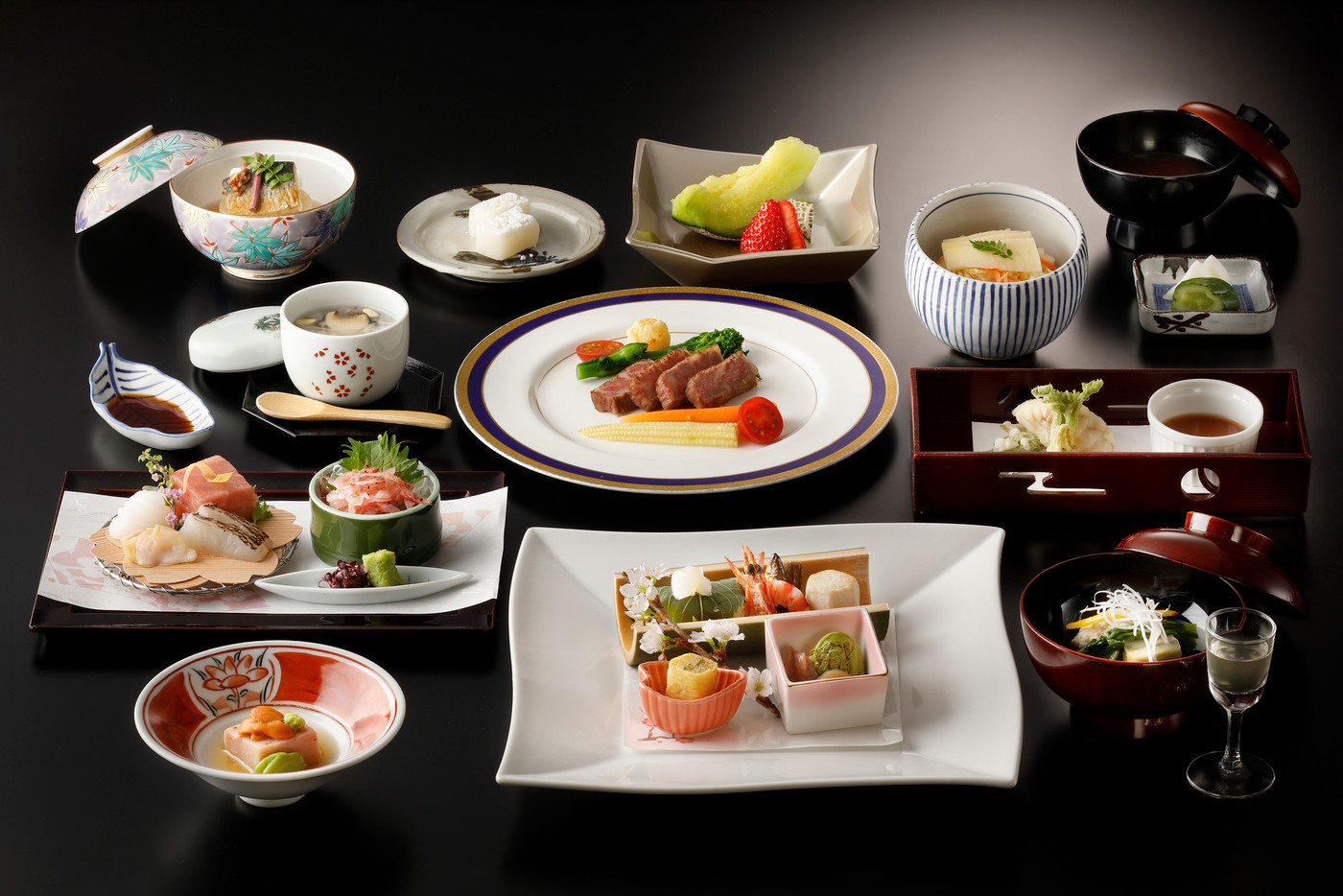 美しい庭を眺めながら楽しむ季節の会席料理3446102