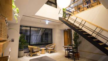 内部エントランス / 2