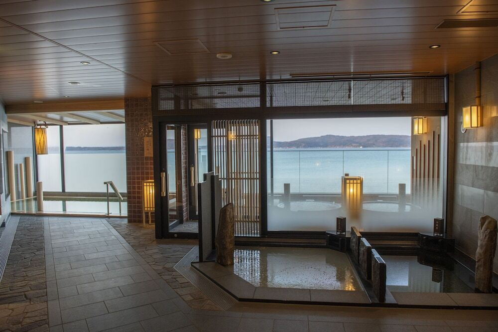 洞窟風呂や蒸気風炉、多彩なお風呂と美食に癒されるスパリゾート3930323