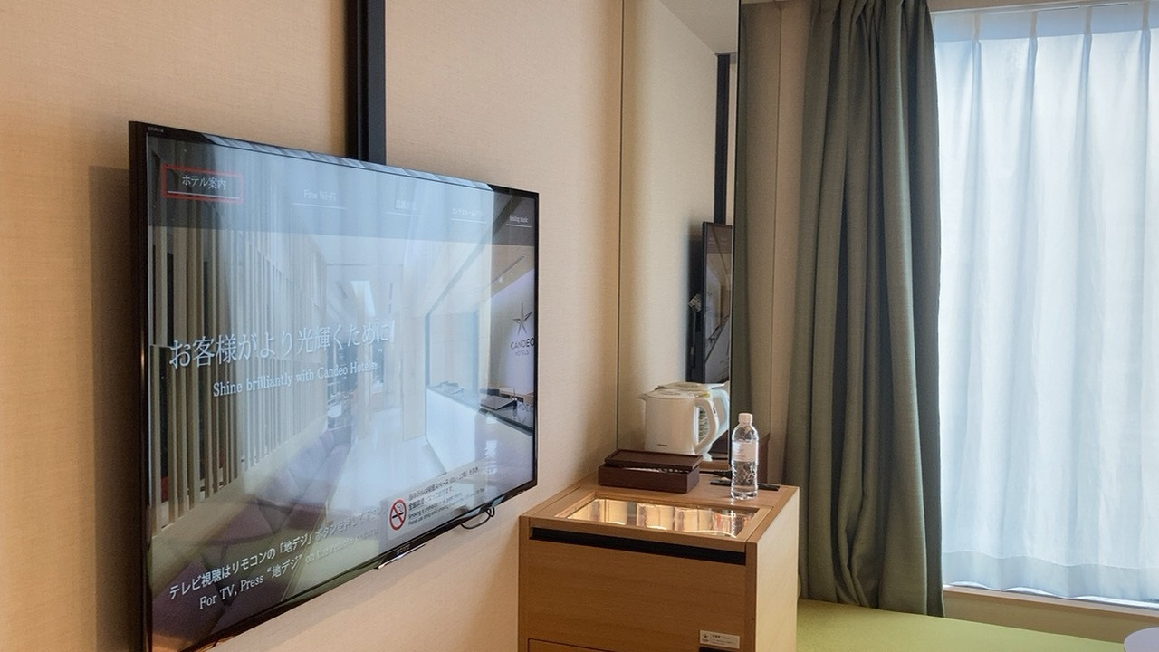 テレビは壁掛け