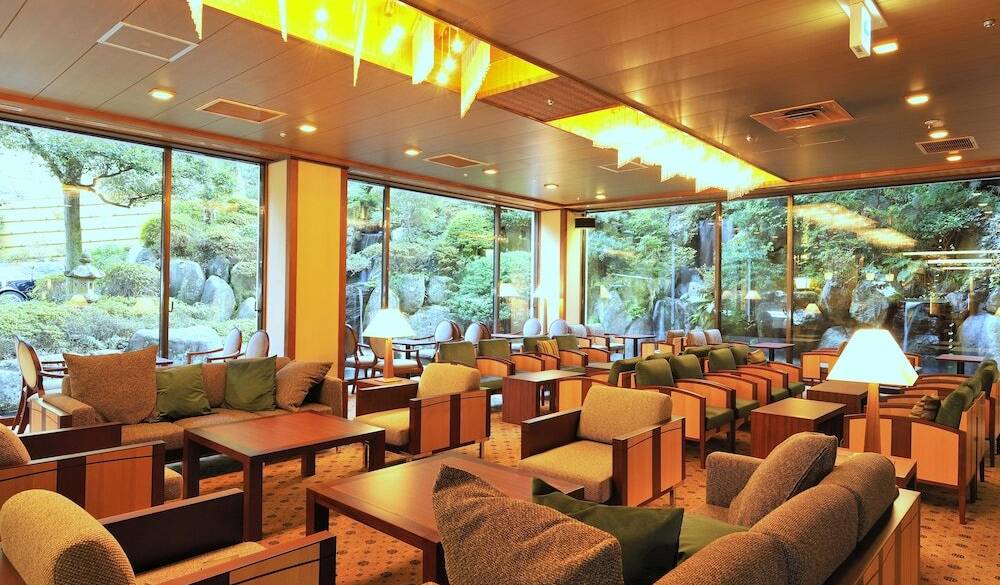 ロビーラウンジ / 3