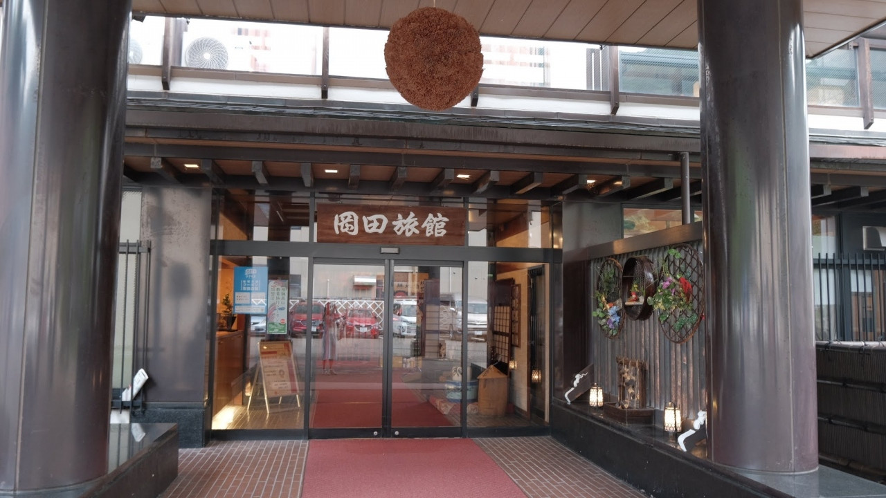 立派な玄関です、ロビーはとても広かったです。