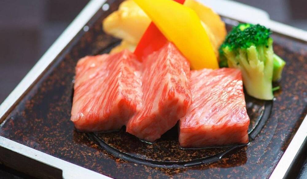海の幸たっぷりの会席を
個室料亭でゆっくりと / 3