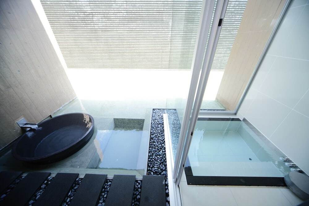 グッドデザイン賞受賞！モダンな客室には天然温泉が完備4284275