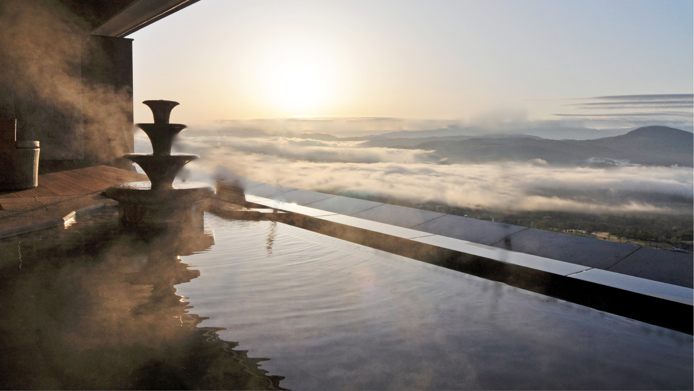 源泉かけ流しの絶景スパ3479775