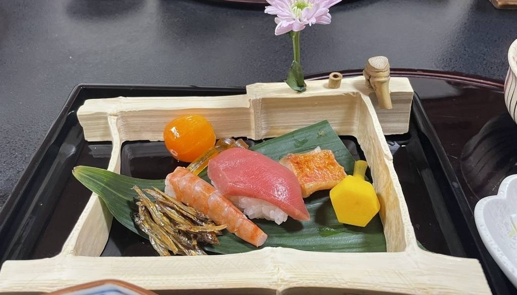 お部屋でゆっくり
季節感じる創作料理を / 3