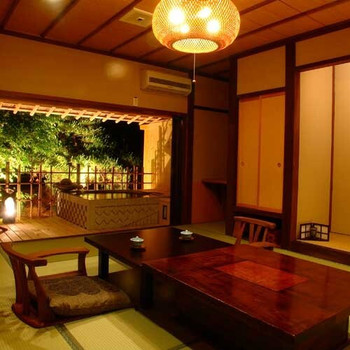 木の温もりと心地よい接客で大人のおこもりステイが叶う3950428