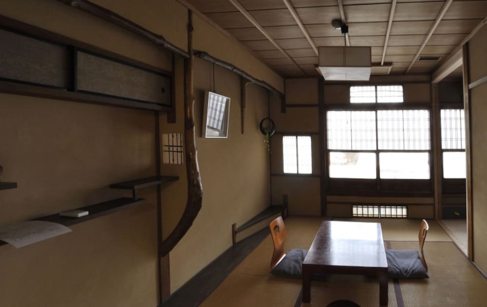 客室内のダイニングエリア