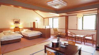 和洋室ファミリールーム(共用バスルーム)