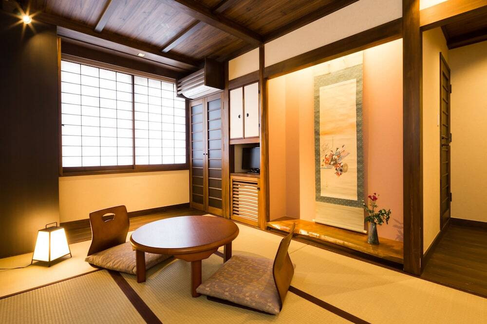 客室内のダイニングエリア