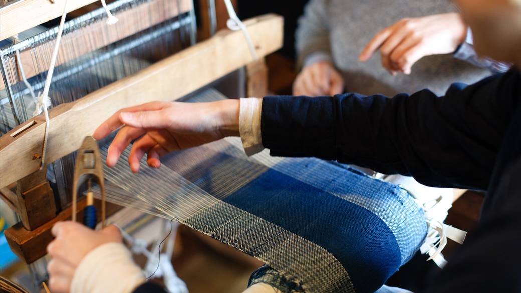 木綿の反物を織る体験 / 1