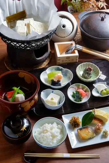 京都の一流料亭出身の板前が作る、贅沢な朝食を3530438
