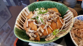 「お清水」 料理 76533024 茸がのった醤油カツ丼