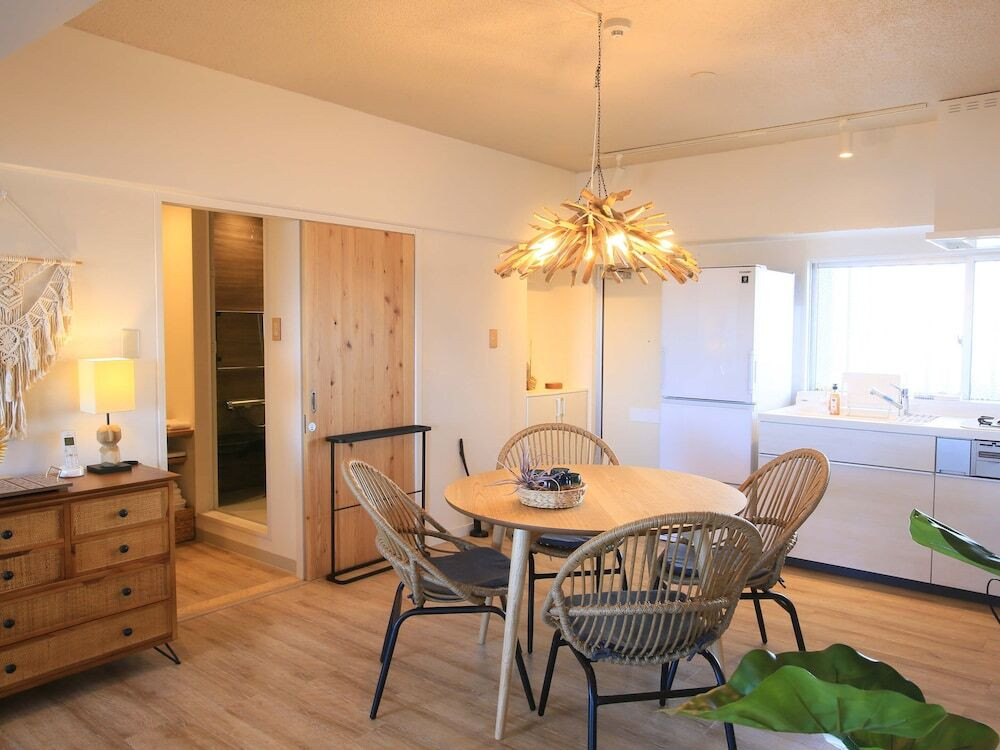 客室内のダイニングエリア