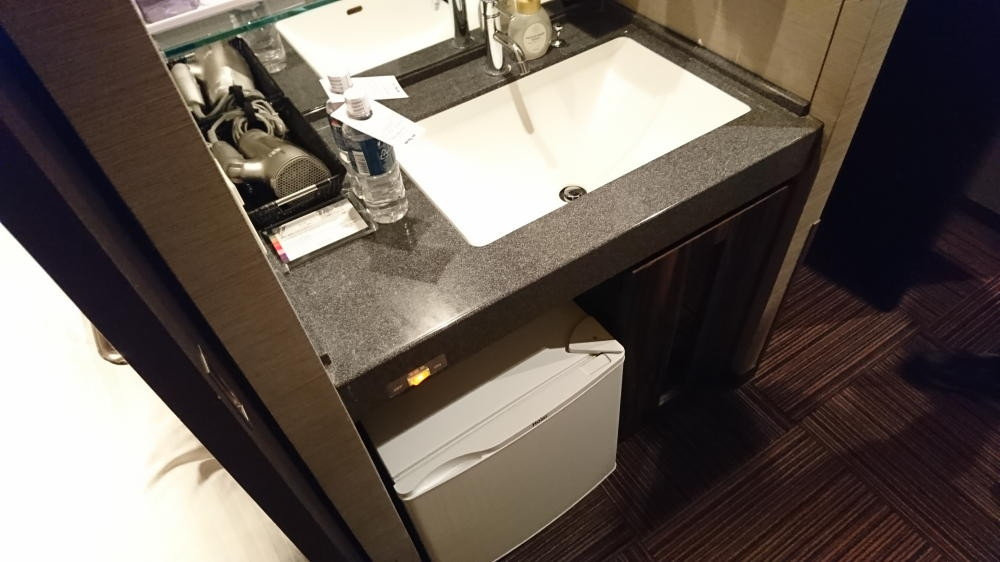 ミネラルウォーター、冷蔵庫あり