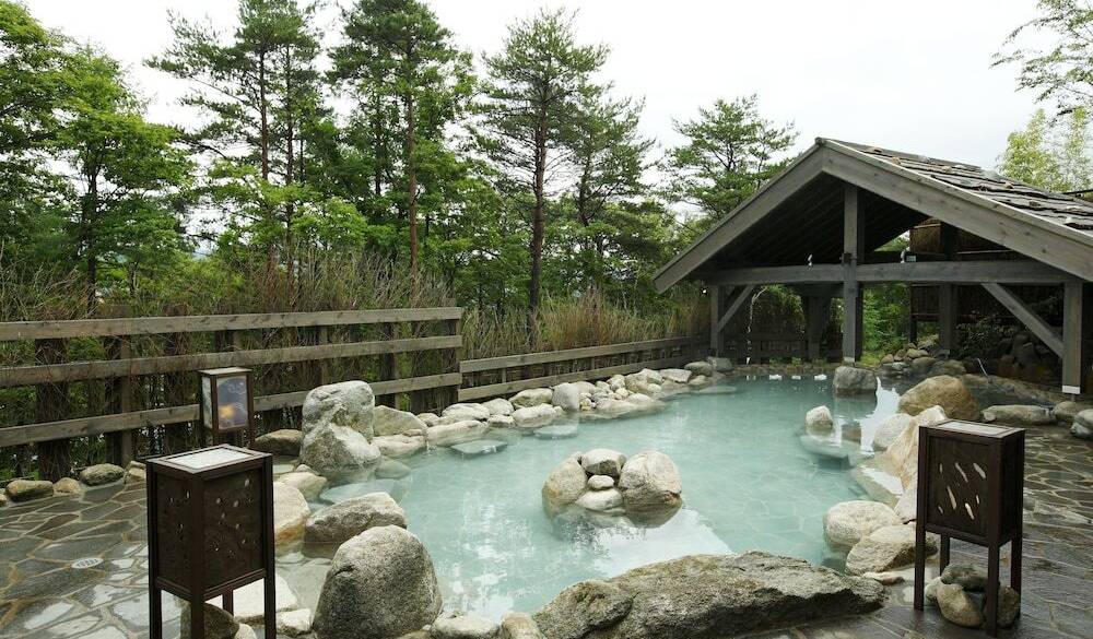 広々とした
大浴場で全身伸ばして / 2