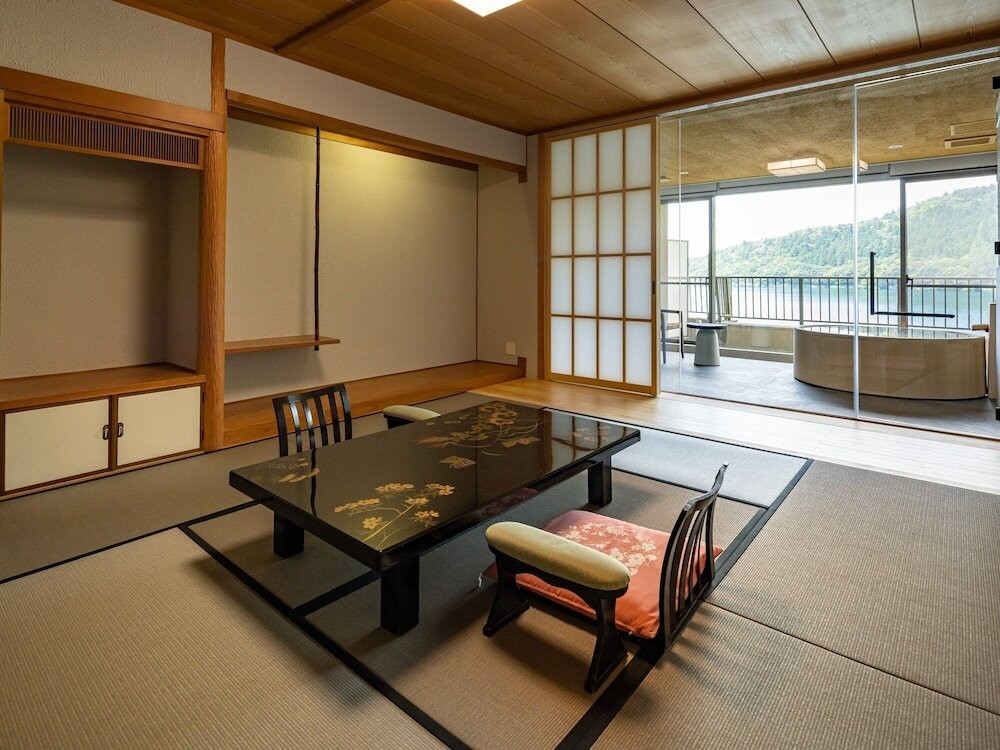 温泉付き客室で子どものペースでリラックス。水辺の絶景に癒される宿3913597