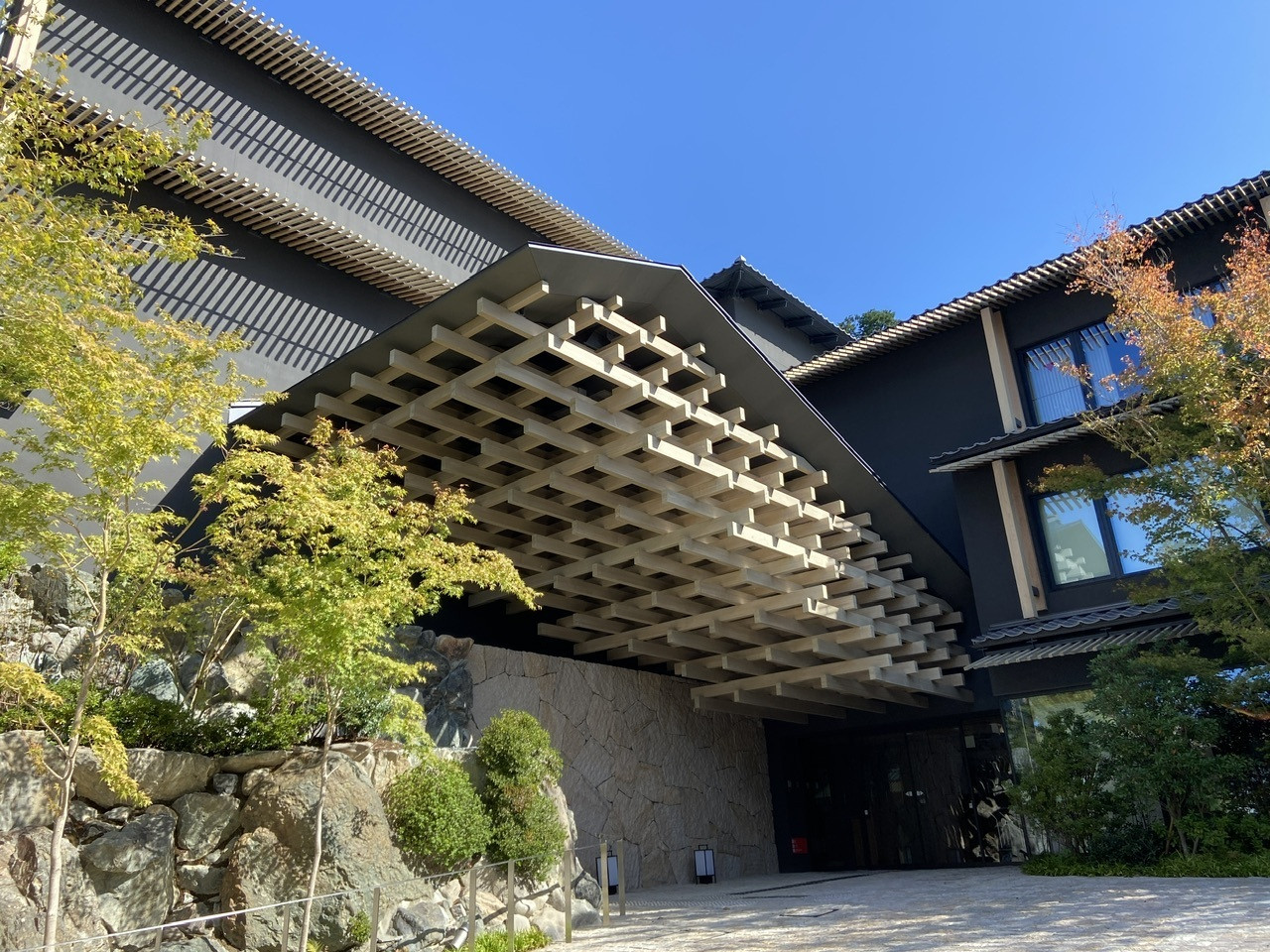 天然温泉やスパ、能舞台を備えたラグジュアリーホテル4066900