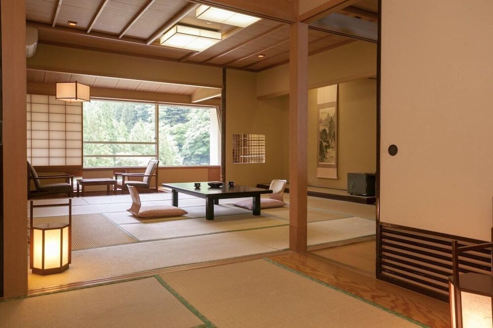 客室内のダイニングエリア