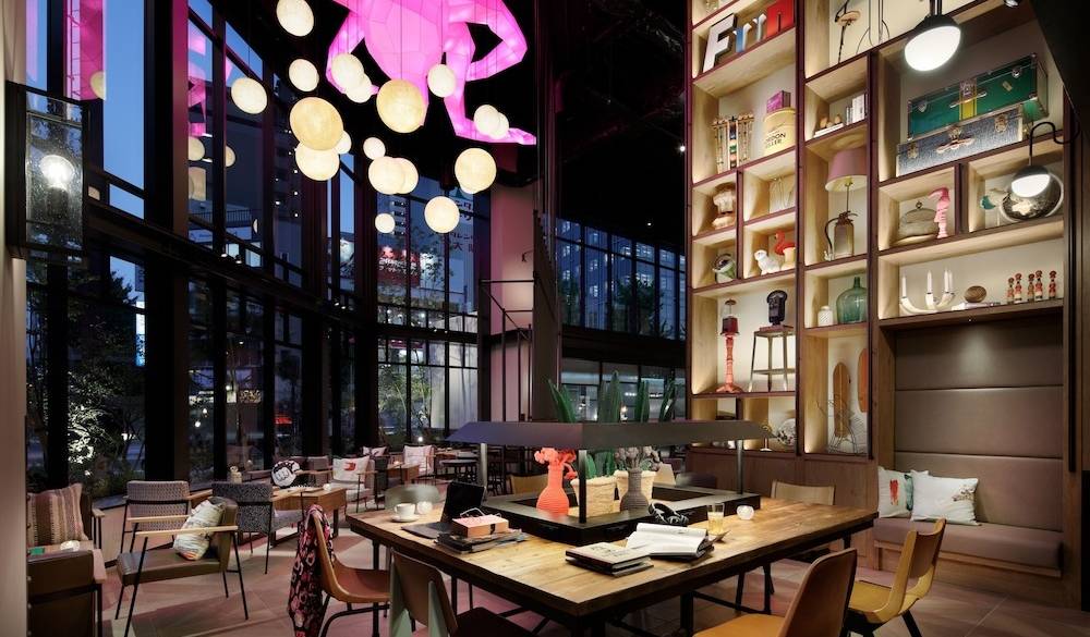 光る巨大タコ現る！
夜のモクシ－バー体験 / 1