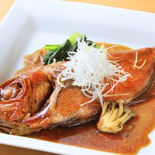 約80種のメニューが並ぶ
心躍るビュッフェ / 3