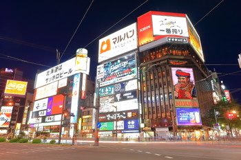 [Hokkaido] Night view of Susukino intersection