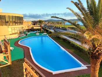 オーシャンビューの大浴場で鏡ケ浦温泉を堪能。館山湾を望む海辺のホテル3455831