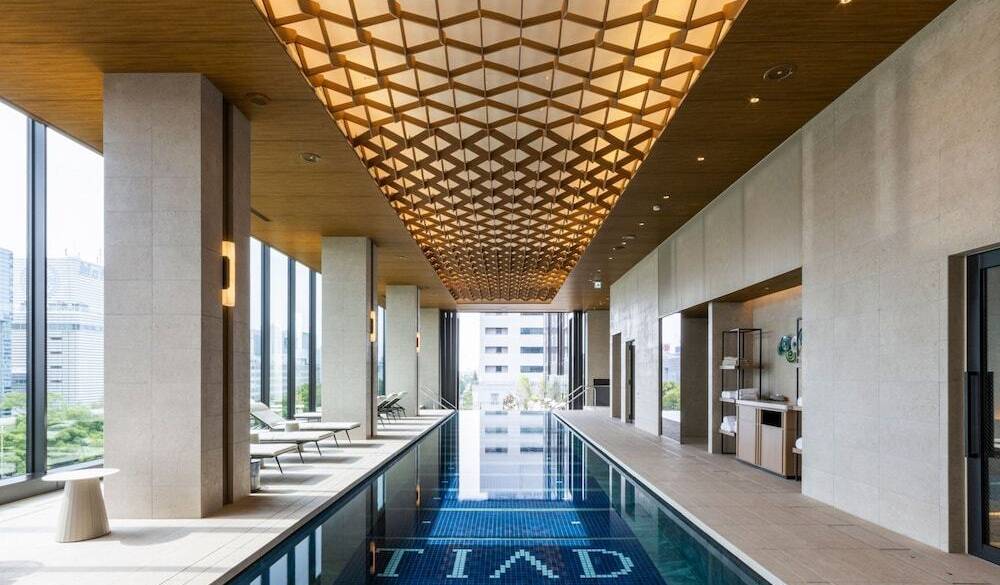 屋内　インフィニティープール / 1