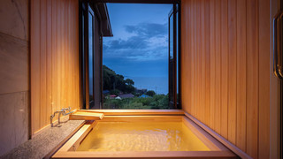 [203/205]ヒノキの露天風呂付き客室／和室10畳+広縁(禁煙)　:部屋食