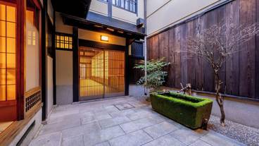 施設の入り口 / 9